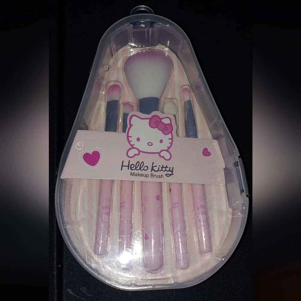 🆕Hello Kitty Make-up Brush Set.